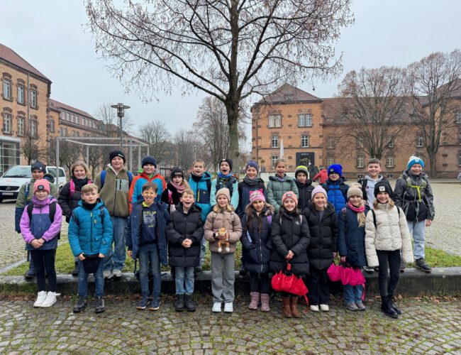 Theaterfahrt (Klassen 2 – 4); Dezember 2025