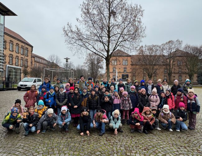 Theaterfahrt (Klassen 2 – 4); Dezember 2025